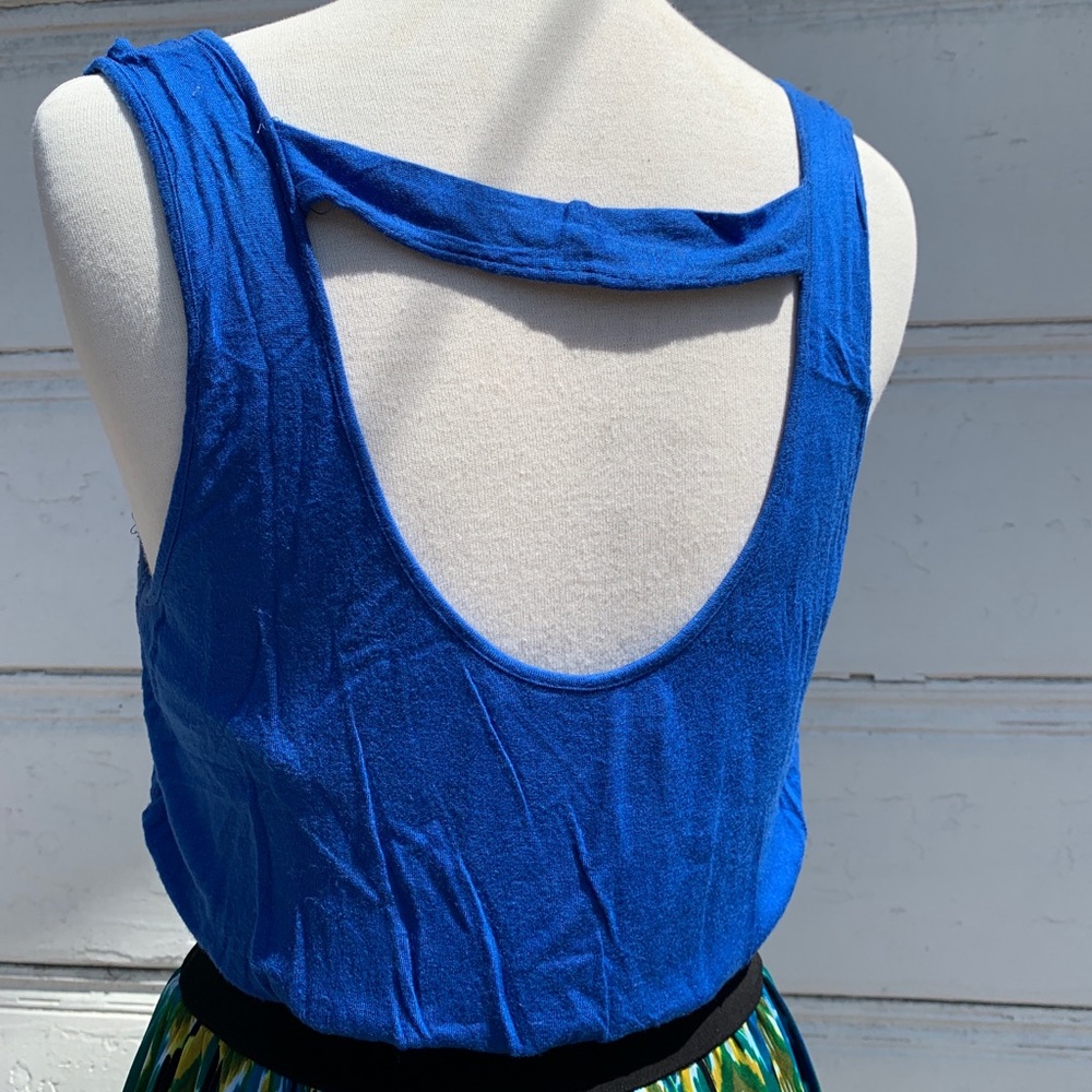 Bailey Blue sleeveless dress with cute back - Picture 4 of 5